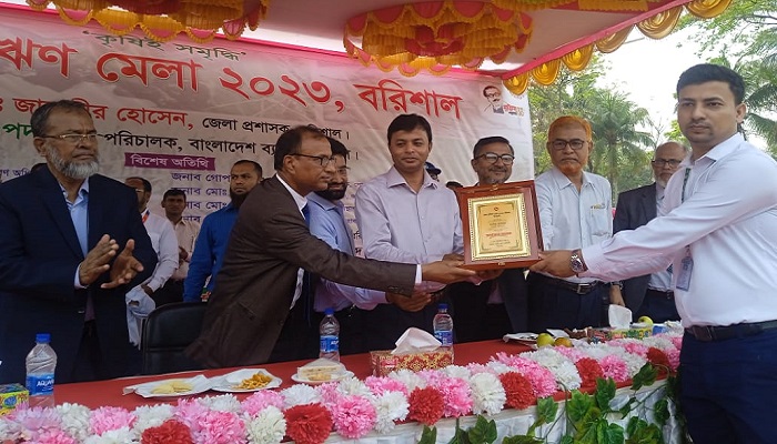 বাবুগঞ্জে আড়াই কোটি টাকার ঋণ বিতরণ