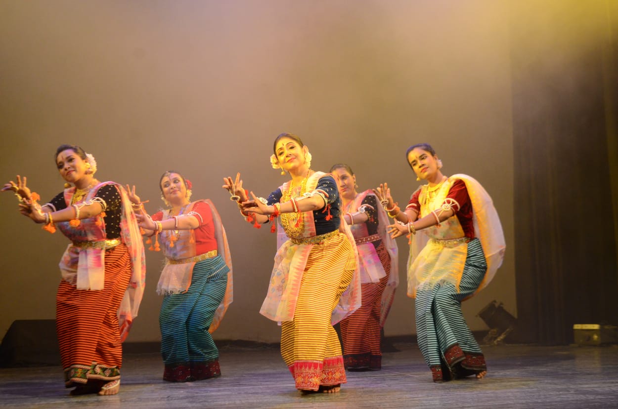 নৃত্যের ছন্দে কবিতা