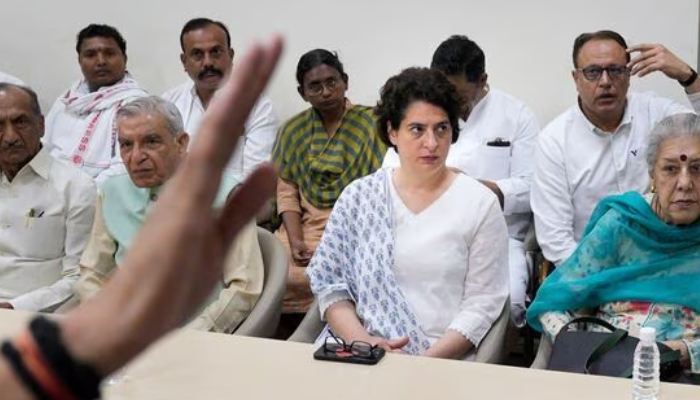 রাহুল প্রসঙ্গ: বৈঠকে কংগ্রেস নেতারা