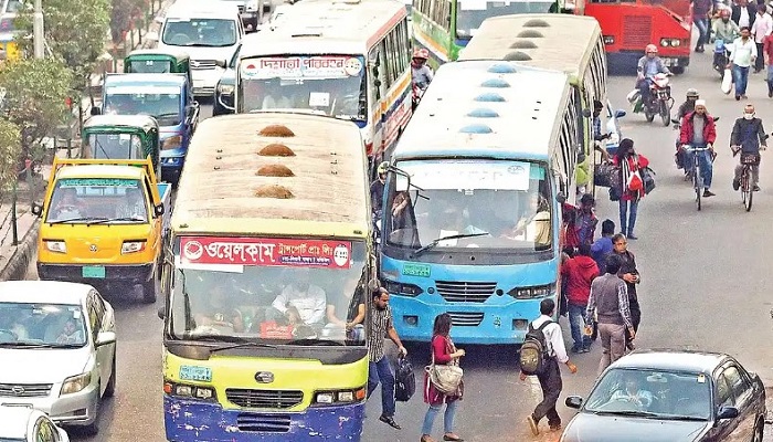 ভেঙে পড়েছে সড়কে শৃঙ্খলা