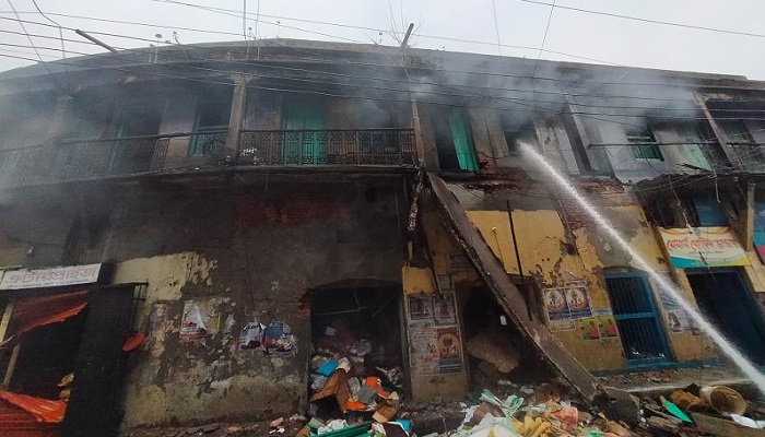 নারায়ণগঞ্জে বাণিজ্যিক ভবনে বিস্ফোরণ, নিহত ১