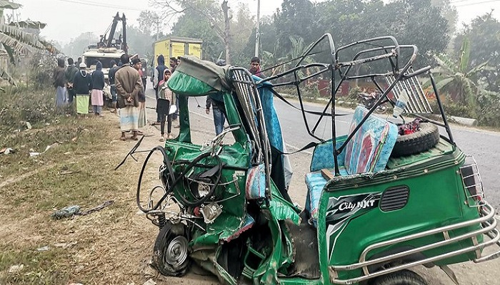 পাবনায় অটোরিকশা-পিকআপ সংঘর্ষ, নিহত ২