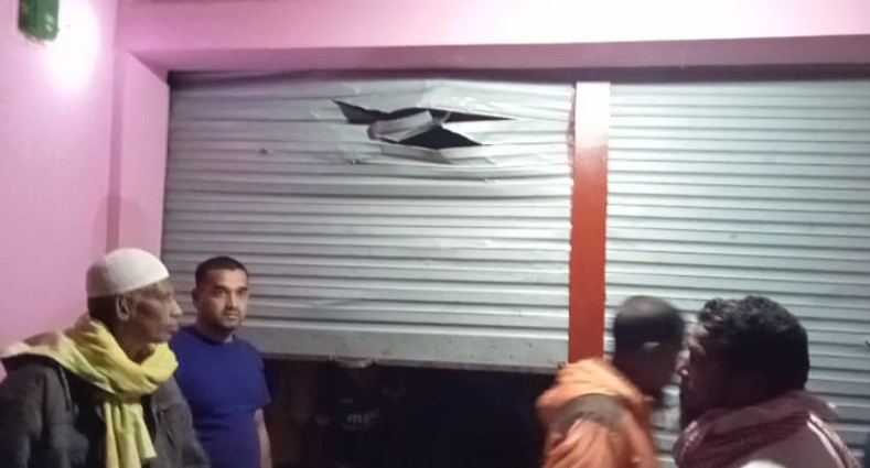 নোয়াখালীতে চেয়ারম্যানের অফিসে হামলা-ভাঙচুর ও লুটপাট