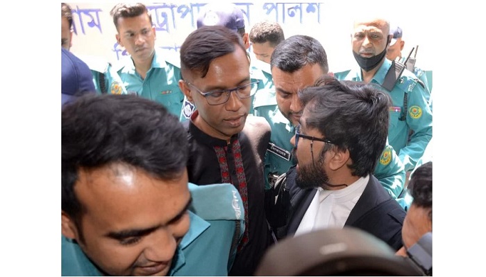 কাঠগড়ায় দাঁড়িয়ে কাঁদলেন বাবুল আক্তার