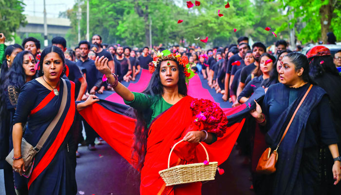 লালযাত্রায় হেঁটে চলি ঐক্যের বন্ধনে