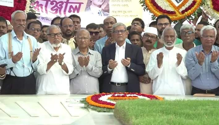 স্বাধীনতা দিবস উপলক্ষে জিয়ার মাজারে বিএনপির শ্রদ্ধা