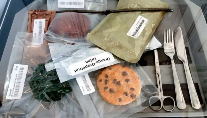 মহাকাশে নভোচারীরা যা খায়