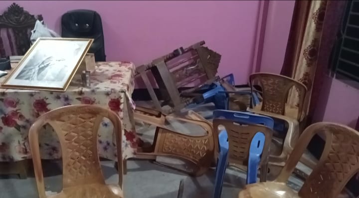 নোয়াখালীতে চেয়ারম্যানের অফিসে হামলা-ভাঙচুর ও লুটপাট