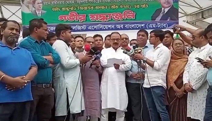 খালেদা জিয়ার চিকিৎসা নিয়ে বিভ্রান্ত করা হচ্ছে