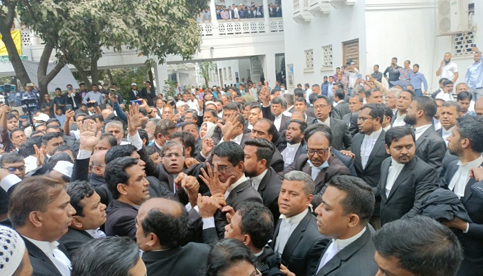 প্রধান বিচারপতির দ্বারস্থ বিএনপির আইনজীবীরা