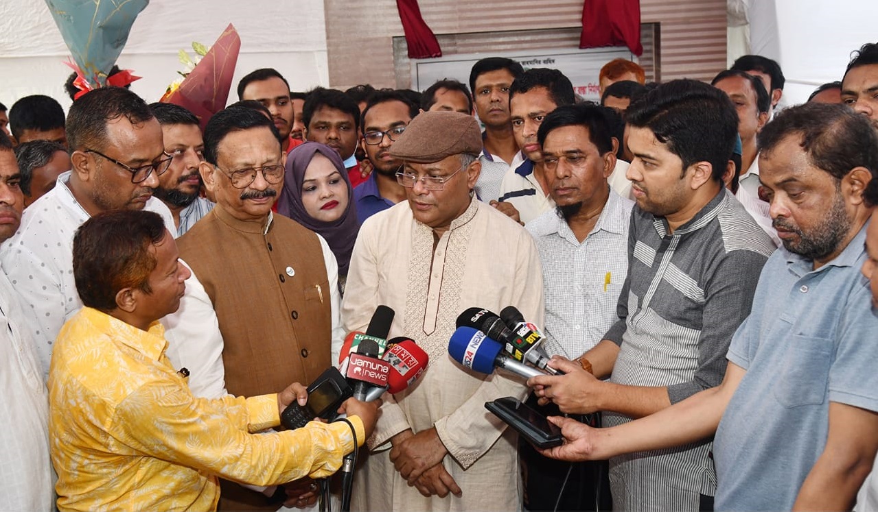 মির্জা ফখরুলদের হুমকি হাসির খোরাক