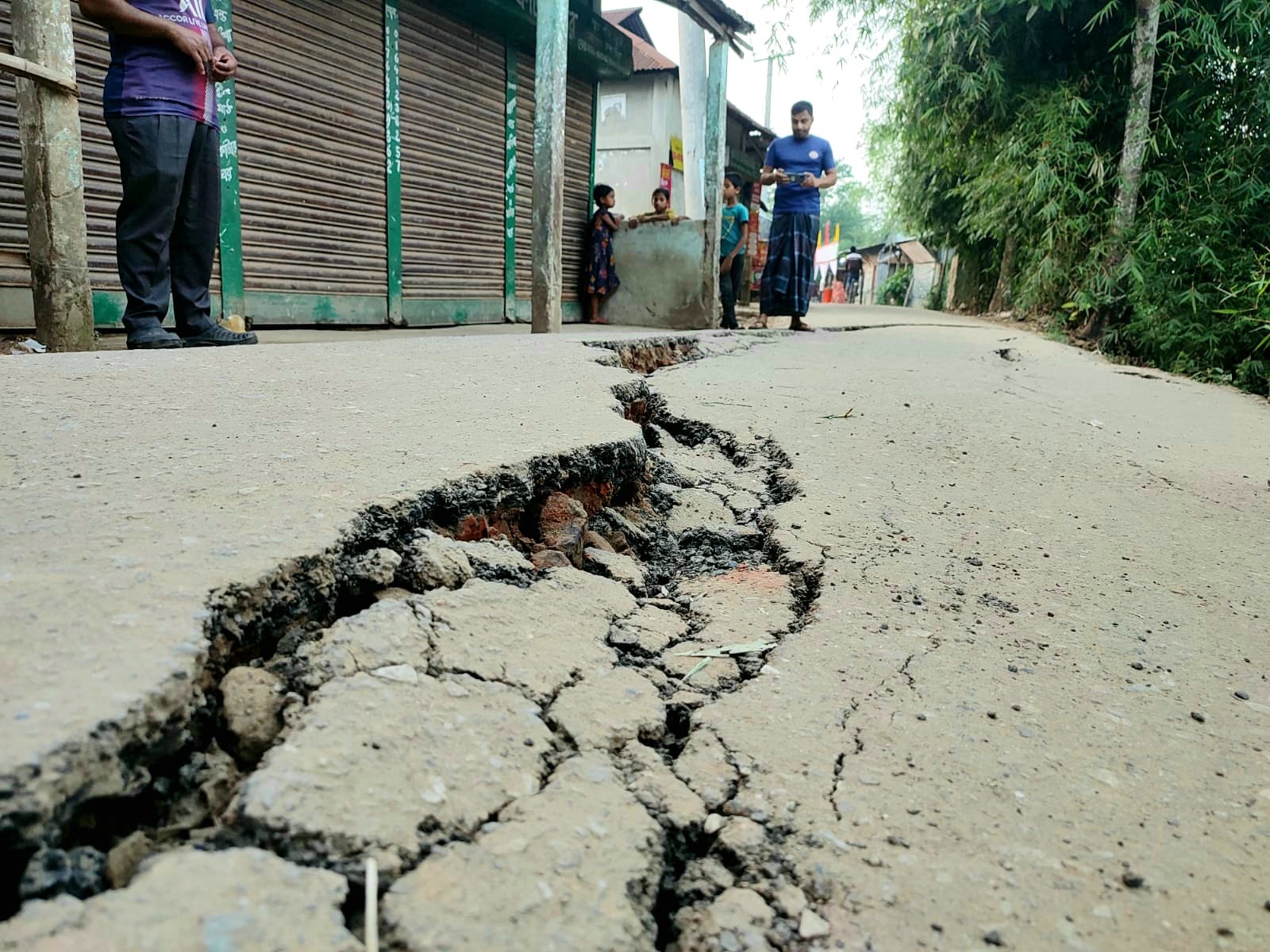 জুড়ীতে নদী ভাঙনে বিলীনের পথে সড়ক