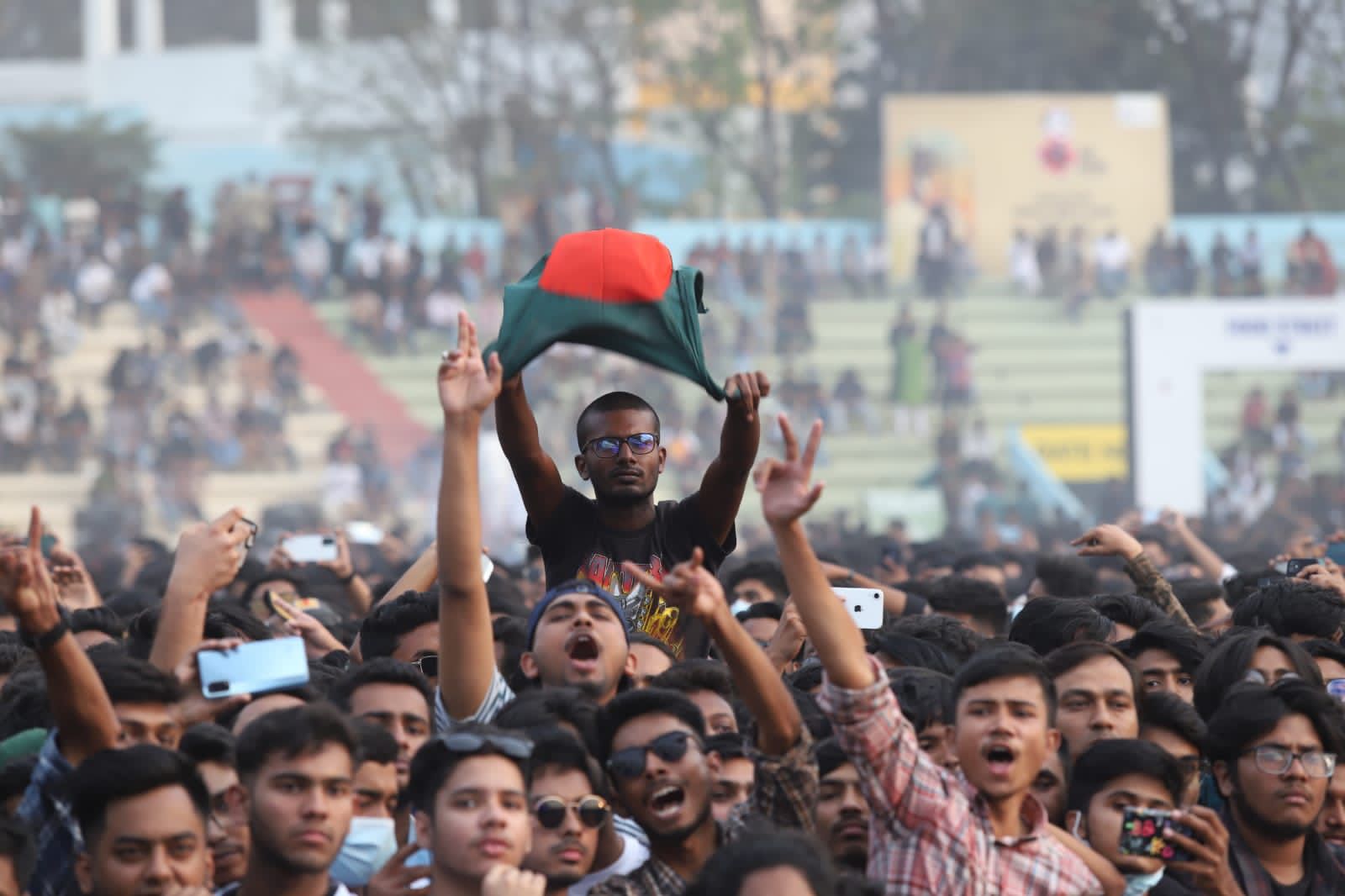 বাঙলার গানে উত্তাল আর্মি স্টেডিয়াম