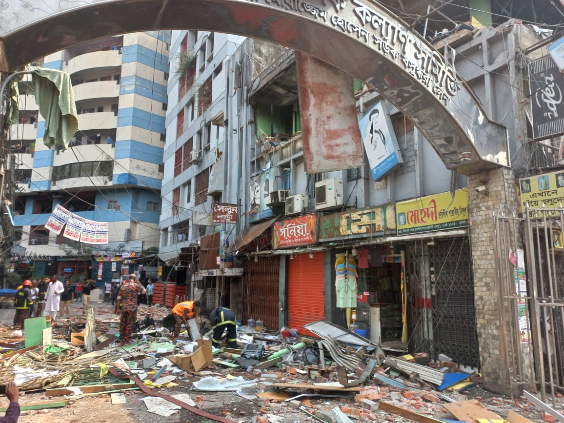 সায়েন্স ল্যাবরেটরি এলাকায় ভবনে বিস্ফোরণ, নিহত ৩