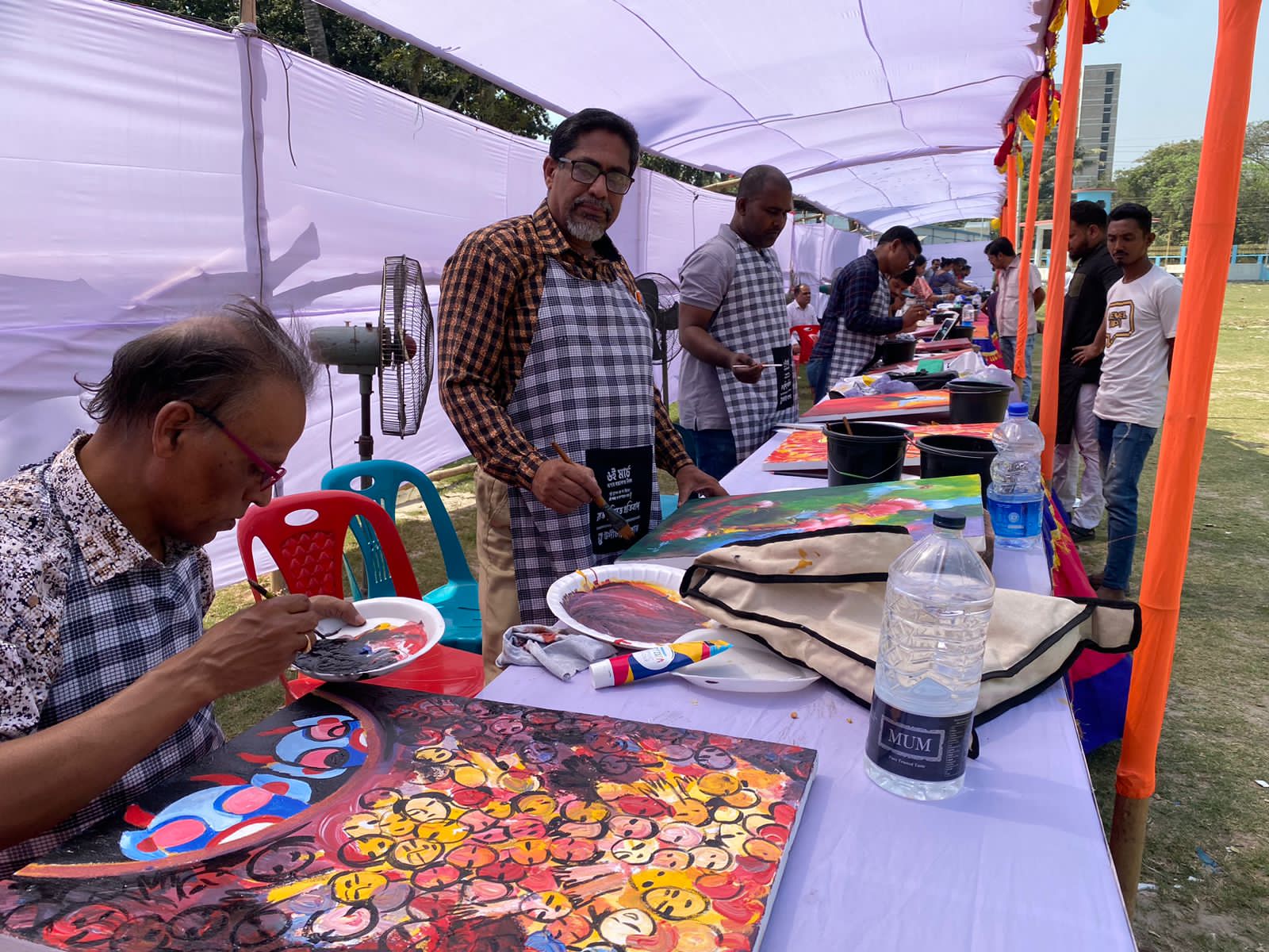 রং তুলিতে উদীচীর প্রতিবাদ
