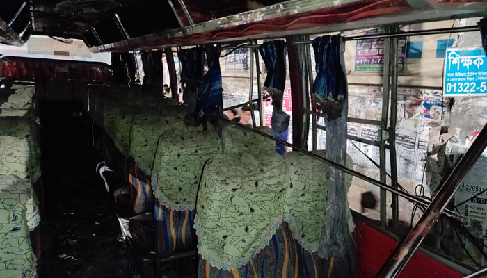 সাভার পরিবহনের এক বাসেই আহত ৩৫, নিহত হেলপার