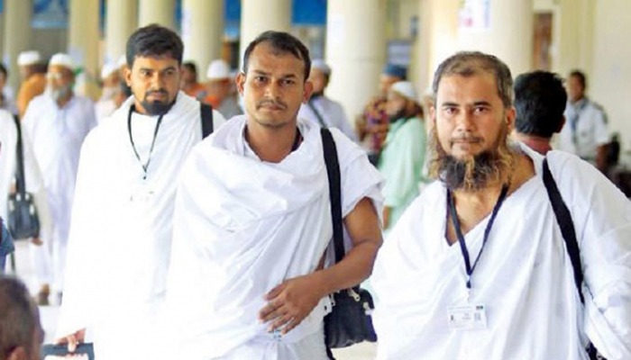 বাড়তি টাকায় হজ নিবন্ধনে সাড়া নেই