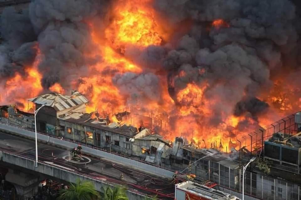 স্বপ্ন হলো ছাই, ভোরের কাগজের ছবিতে বঙ্গবাজার অগ্নিকাণ্ড