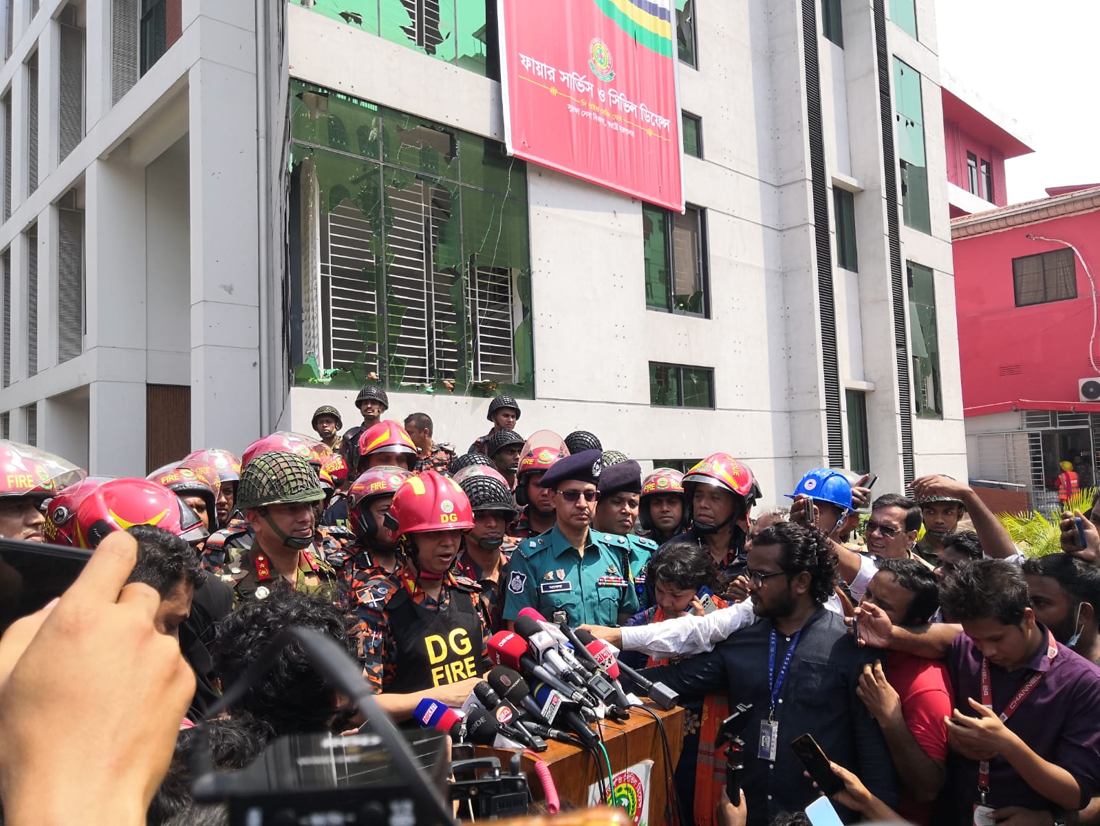 স্বপ্ন হলো ছাই, ভোরের কাগজের ছবিতে বঙ্গবাজার অগ্নিকাণ্ড