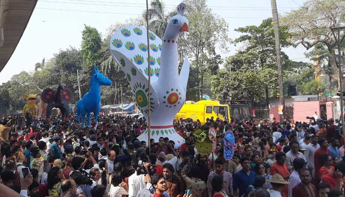 চারুকলা এলাকায় মঙ্গল শোভাযাত্রা