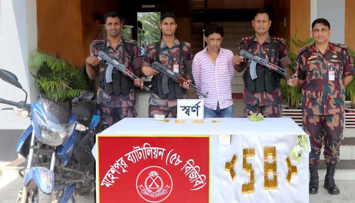২২টি স্বর্ণের বারসহ এক পাচারকারী আটক