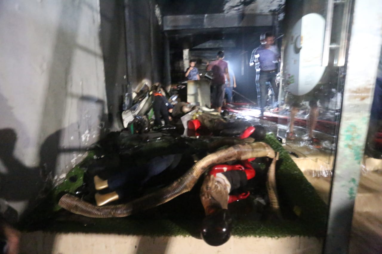 ওয়ারীতে অগ্নিকাণ্ড: ৪৫ মিনিটের চেষ্টায় নিয়ন্ত্রণে