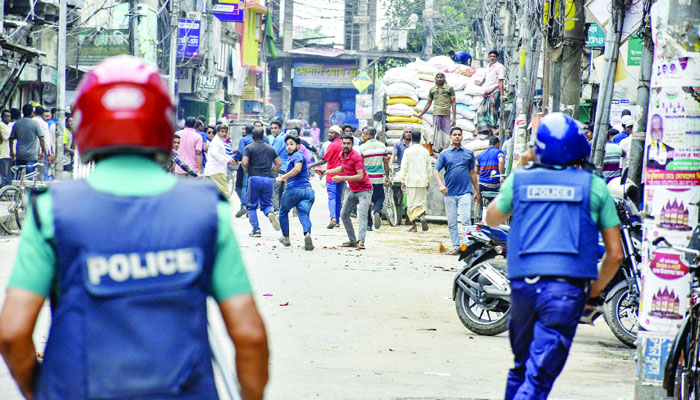 চার জেলায় সংঘর্ষ ও হামলা, আটক ৩১