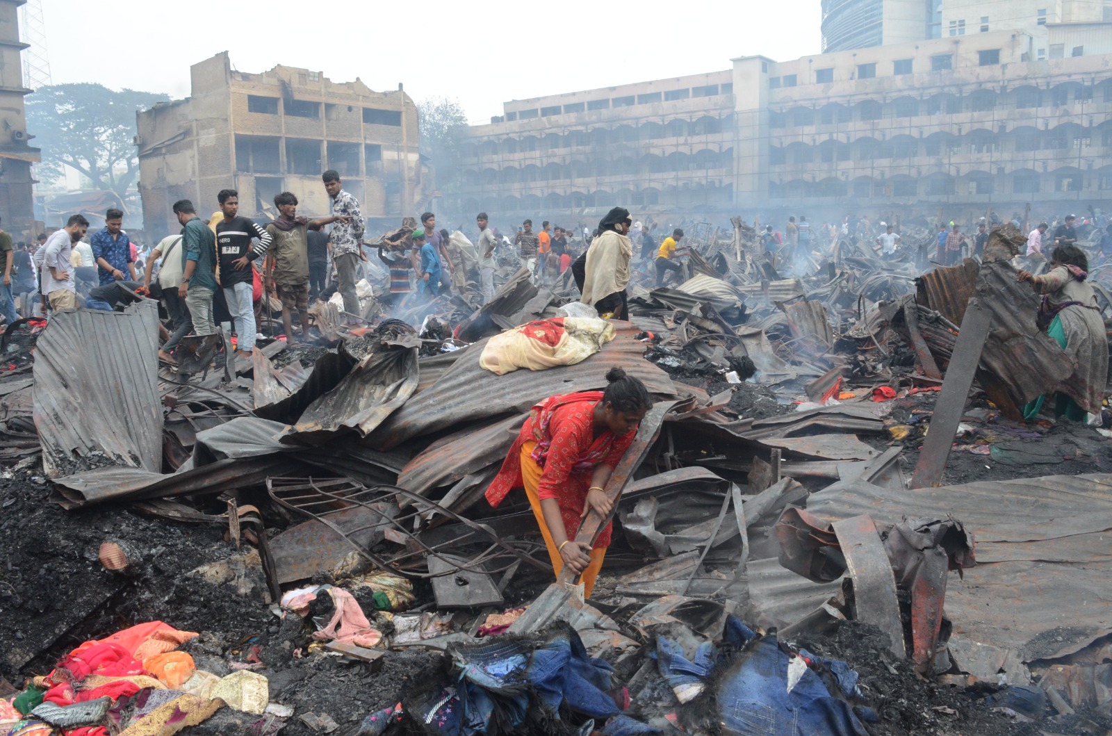 স্বপ্ন হলো ছাই, ভোরের কাগজের ছবিতে বঙ্গবাজার অগ্নিকাণ্ড