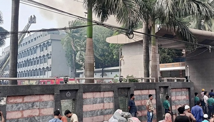 পুলিশ সদর দপ্তরে ছড়িয়ে পড়েছে আগুন