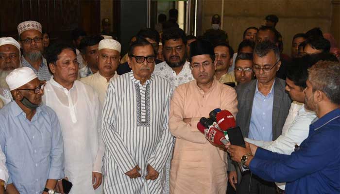 বুধবার থেকে চৌকি বিছিয়ে ব্যবসা শুরু করতে পারবেন ব্যবসায়ীরা