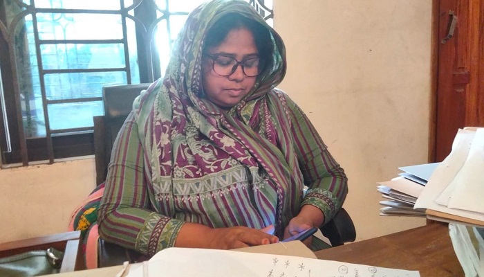 ফটোসেশন দেখিয়ে নারী দিবসের অর্থ আত্মসাৎ