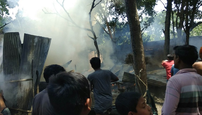শিবগঞ্জে আগুনে পুড়ল ভিক্ষুকের বাড়ি