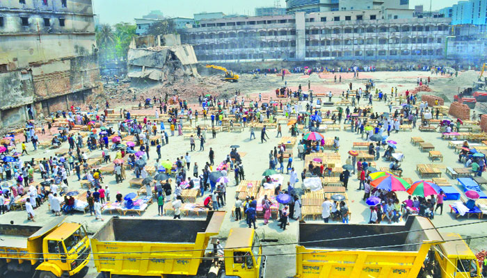 চতুর্মুখী সংকটে ব্যবসায়ীরা