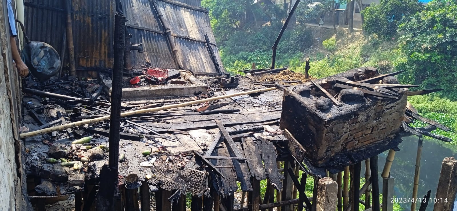 আখাউড়ায় মাজারের বাণিজ্যিক কমপ্লেক্সে আগুন