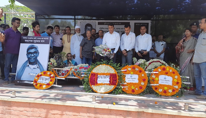 শেষ বিদায়ে শ্রদ্ধায় সিক্ত হলেন সুকুমার দাস