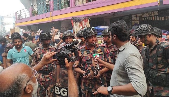 নিউ সুপার মার্কেটের আগুন নিয়ন্ত্রণে কাজ করছে সকল বাহিনী