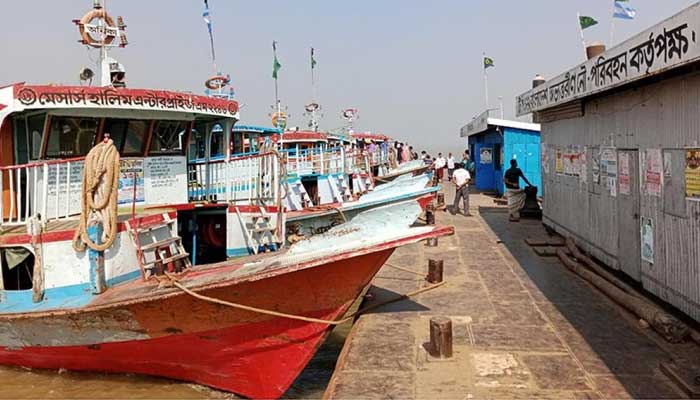 দৌলতদিয়া-পাটুরিয়া নৌপথে লঞ্চ চলাচল সাময়িক বন্ধ