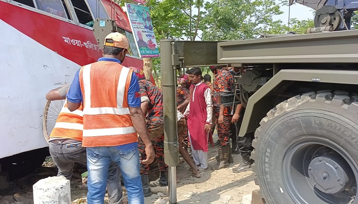 জাজিরায় বাসের ধাক্কায় অটোরিক্সা চালক নিহত