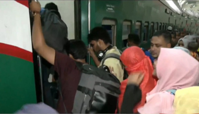 ট্রেনে ঈদ যাত্রা শুরু