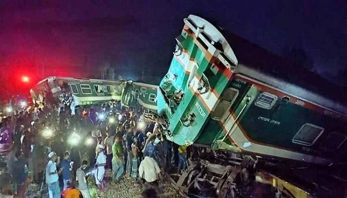 সোনার বাংলা এক্সপ্রেসের দুর্ঘটনায় ৪ কর্মী বরখাস্ত