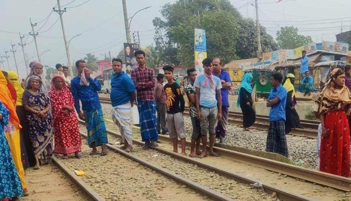 কালিহাতীতে ট্রেনে কাটা পড়ে মা-মেয়েসহ নিহত ৪