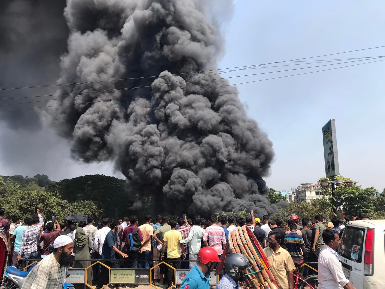 চট্টগ্রামে টায়ারের গুদামে আগুন নিয়ন্ত্রণে, ট্রেন চলাচল স্বাভাবিক