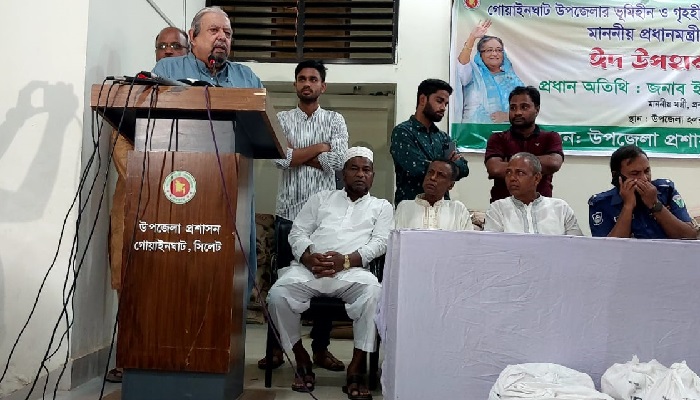 বঙ্গবন্ধুর স্বপ্নের সোনার বাংলার বাস্তবায়ন করছেন প্রধানমন্ত্রী