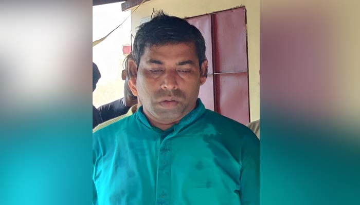 মুকসুদপুরে ইউপি চেয়ারম্যানের বিরুদ্ধে ডিসির কাছে অভিযোগ