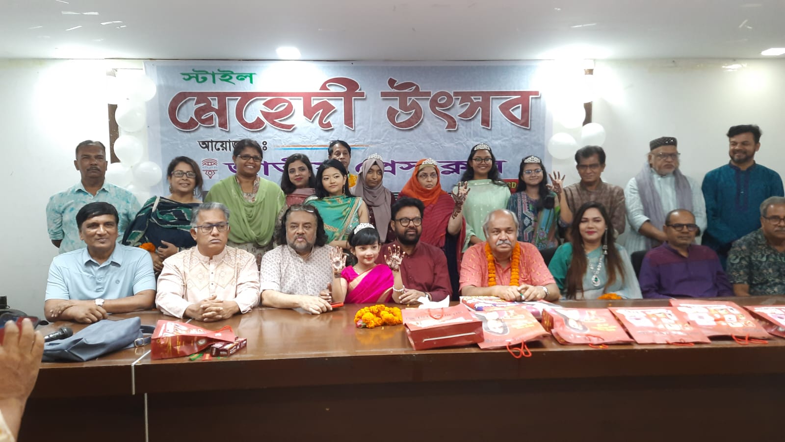 জাতীয় প্রেস ক্লাবে মেহেদী উৎসবে ঈদের আমেজ