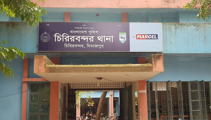 দিনাজপুরে বাস চাপায় একই পরিবারের চারজন নিহত