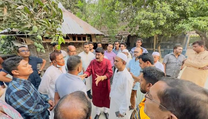 ঝিকরগাছা অসুস্থ নেতাকর্মীদের পাশে উপজেলা চেয়ারম্যান