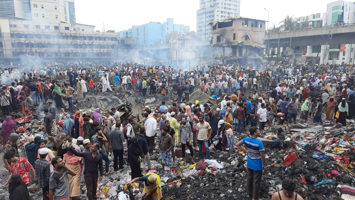 স্বপ্ন হলো ছাই, ভোরের কাগজের ছবিতে বঙ্গবাজার অগ্নিকাণ্ড