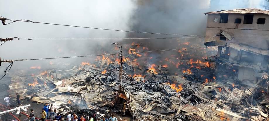 স্বপ্ন হলো ছাই, ভোরের কাগজের ছবিতে বঙ্গবাজার অগ্নিকাণ্ড