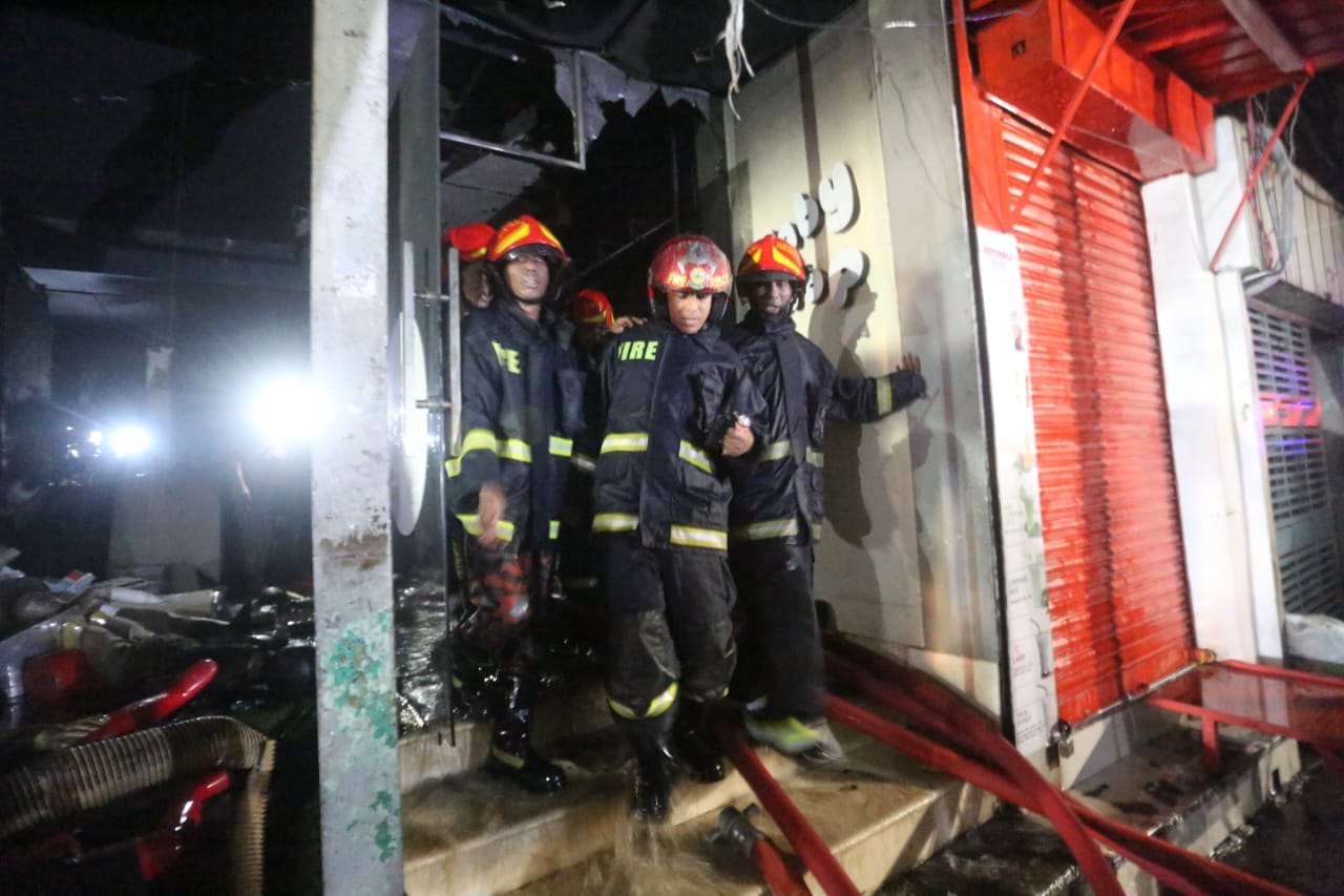 ওয়ারীতে অগ্নিকাণ্ড: ৪৫ মিনিটের চেষ্টায় নিয়ন্ত্রণে